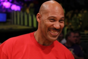 球爹:在NBA打球不算压力 有人要杀你父母让你二选一这才叫压力
