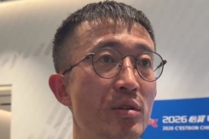 姜至鹏:作为球员来说干一行爱一行,如果有能力年龄不是问题