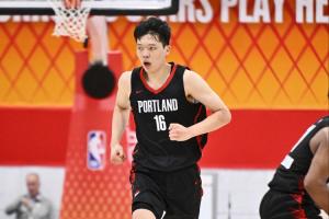 媒体人:杨瀚森在洛杉矶特训 8月中旬回国家队报到 准备世预赛