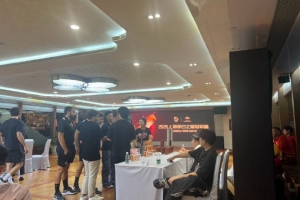 记者:明日之星组委会举行浦江游活动,U17国少选择训练放弃活动