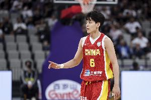 媒体人:NBL1的竞技水平一般 但对抗不算弱 对杨舒予还是有帮助的