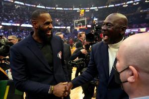 30岁前季后赛砍3000+分500+板500+助球员:乔丹 LBJ 科比 KD 獭兔