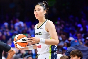 效率不俗!李月汝出战8分钟 3投2中&罚球3中3贡献7分3篮板