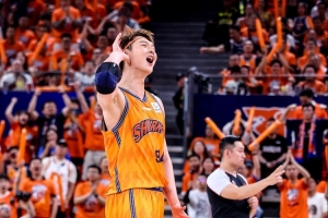 王哲林:二级撕裂需4周时间恢复 我努力过 带伤打总决赛不会后悔