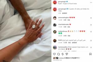 小巧思!C罗8月12日官宣结婚,去年8月12日乔治娜在社媒宣布订婚