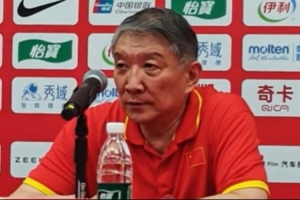 宫鲁鸣谈阵容轮换:张子宇&王思雨出现伤情 想让新的球员有些机会
