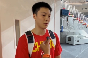 胡明轩:国家队有需要立刻归队 之前一个多月在康复 要慢慢找状态