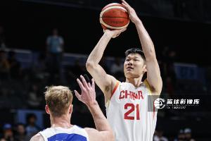 媒体人:乌拉圭差点惹急好脾气的大秋 也算提前适应西亚队小动作