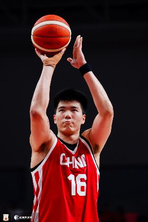 上场就是砍分!焦泊乔仅替补出战15分钟 8投6中得14分2板