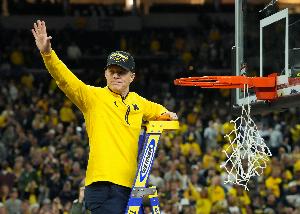 达斯蒂·梅谈离开NCAA:有太多篮球无关的工作 现在只要专注篮球
