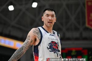 鲁媒:山东高速男篮全队已经抵达滨州 将于明天下午进行热身赛
