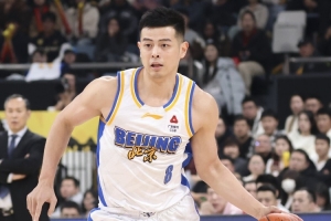 方硕:北京无法再提供给我球员合同 如果现在就退役 我将很不甘心