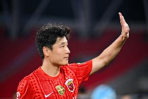 记者:武磊留在球队没扮演球霸,首发因近期训练后膝盖感觉不错