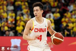 媒体人:男篮后场运转近乎瘫痪吞完败 对手憋着一股劲要赢球