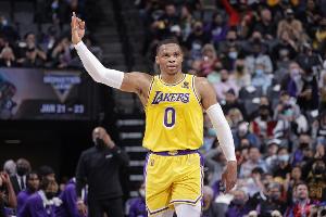 湖人媒体人:威少在湖人被针对 除因糟糕的发挥外 还因身背大合同