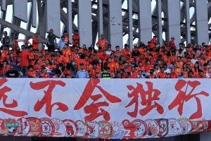 鲁媒:客战青岛西海岸超3000名泰山队球迷助威,坐满多个看台