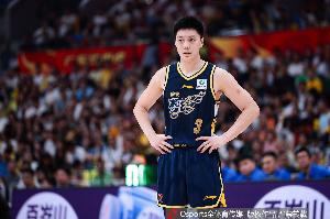 广东注册胡明轩等4人:小胡顶薪合同剩两年 崔永熙B类合同剩3年