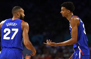 戈贝尔:文班是世上任何队都无法拥有的优势 他需要更多时间适应