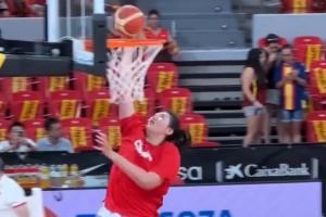 世界杯来一个?张子宇昨日热身再秀扣篮 是中国女篮实战扣篮第1人
