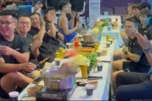 北控男篮团建日!打游戏开黑+吃火锅大餐+欢乐唱K