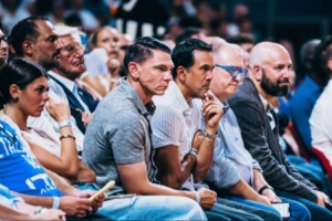 斯波:我们一直鼓励球员为国出战 这种经历对备战新赛季帮助巨大