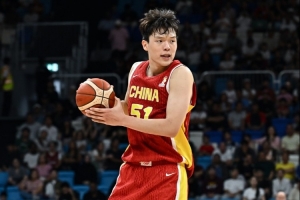 媒体人:能撑起国家队的杨瀚森已经越来越成型 他承担了更多压力