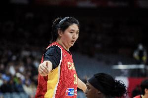 杨侃媒体人:张子宇打美国像河田美纪男被樱木顶住 要不到深位