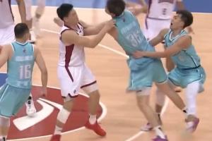 疑似被顶到关键部位!纪卓愤怒挥拳冲向张宁被夺权驱逐出场