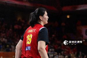 媒体人:张子宇若去WNBA进步会更快 有更高追求就应该去挑战WNBA