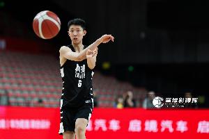 媒体人:16岁“国产库里”张宇辰承诺加盟全美第一美高学院