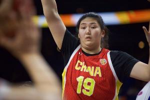 差距太大!中国女篮半场仅11个篮板比法国少12个 前场篮板为0