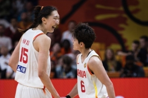 双枪开火!杨舒予&韩旭首节合计8中5 合砍15分4板1助1帽