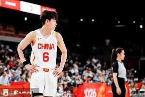 媒体人:杨舒予还是明显受到崴脚影响 决胜时刻也无法承担关键球