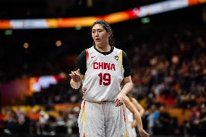 篮下一顿暴杀!张子宇半场出手就有 5投5中10分3板