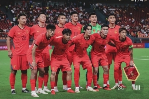 迎国家队首秀,杨明洋社媒晒多张照片:为国首秀,倍感荣光
