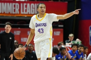雷迪克:在球队选秀榜单里卡尔要高于24顺位 会把他培养成NBA球员