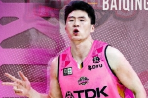 中规中矩!赵柏清B联赛首秀5投3中&三分3中2 得到8分4板3助