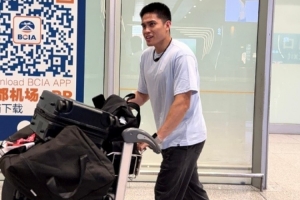媒体人:陈盈骏抵京首钢男篮全员到齐 球队今日前往青岛28日体测