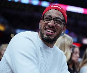 卡莱尔谈哈利伯顿:目前看来非常不错 新赛季初预计不会受到限制