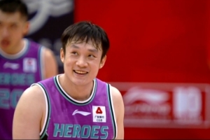 丁彦雨航:从小就没腹肌 孙悦:看不出来这身材能做拉杆那些动作