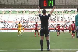 第84分钟,U23国足做出第二次换人调整,依木兰换下徐彬