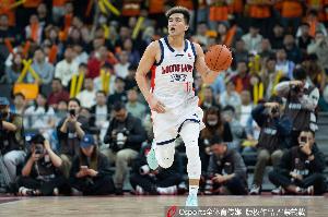 郭艾伦:不想就这么结束职业生涯 我会努力再试一试