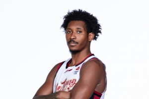 火力凶猛!维塔尔13投9中&三分7投6中砍下31分3板1助1断