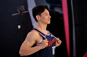 泰伦·卢:河村勇辉非常出色 但由于身高劣势没能得到公平的机会