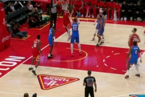 恐怖冲击力!阿门连续暴扣+碾压亚历山大上篮 个人包揽火箭前6分