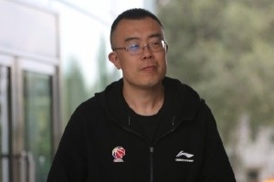辽宁本钢队启程前往济南 开启CBA新赛季征程