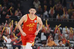 双核有点拉!胡金秋半场13中3得8分8板 孙铭徽6中1得4分1板5助1断