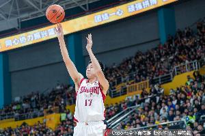 外线有谱!焦海龙半场7中4贡献11分 三分4中3
