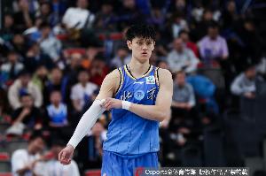杜锋打趣:很喜欢凡博 他打比较好的几场都是对广东 还是因为爱我