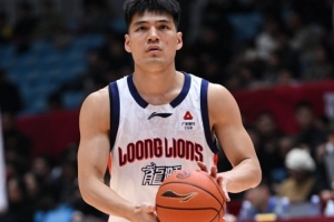 媒体人:陈国豪首秀20分三分6中5 休赛期减重/速率变快转型迎质变